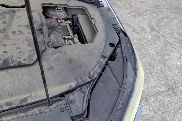 Used Rising ER6 2020 620 km Smart Edition Engine Bay Left