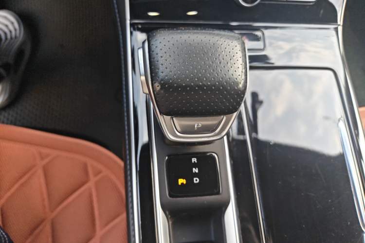 Used Rising ER6 2020 620 km Smart Edition Gear Lever