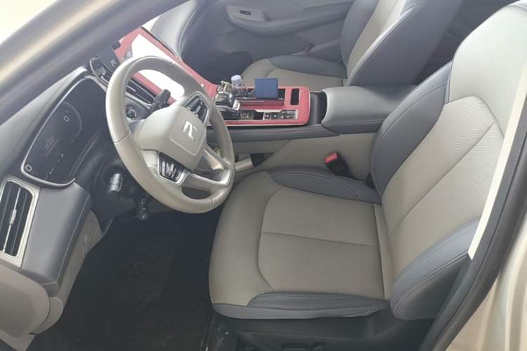 Used Rising ER6 2020 620 km Smart Edition Left Front Seat
