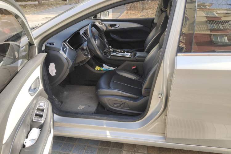 Used Rising ER6 2020 620 km Smart Edition Left Front Seat