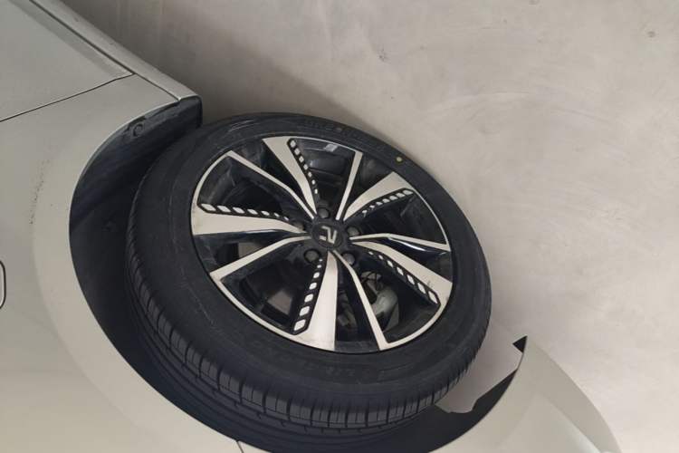 Used Rising ER6 2020 620 km Smart Edition Left Front Wheel Hub