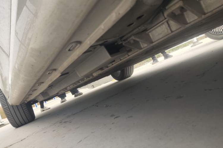 Used Rising ER6 2020 620 km Smart Edition Left Side Sill