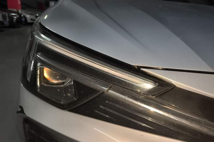 Used Rising ER6 2020 620 km Smart Drive Version Right Front Headlight