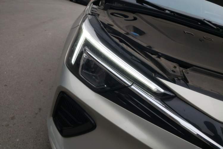 Used Rising ER6 2020 620 km Smart Edition Right Front Headlight