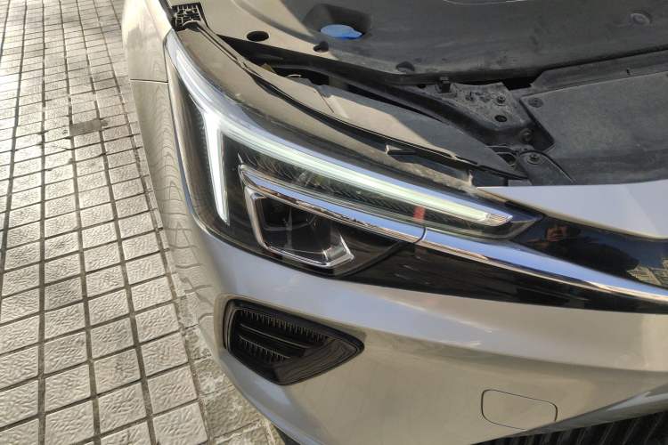 Used Rising ER6 2020 620 km Smart Edition Right Front Headlight