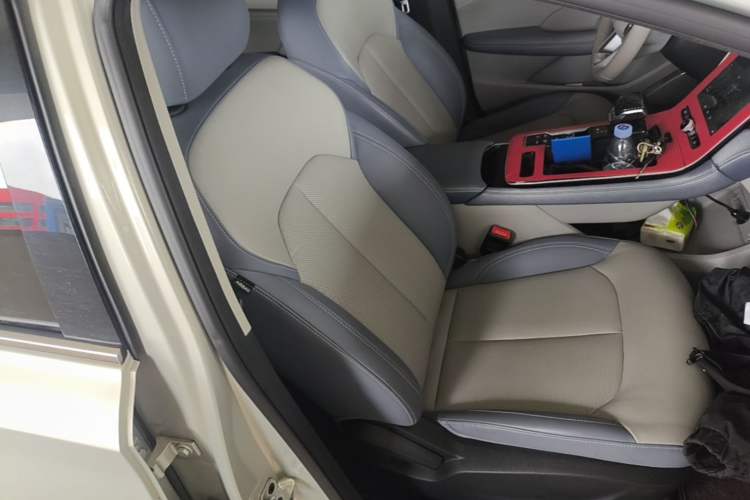 Used Rising ER6 2020 620 km Smart Edition Right Front Seat