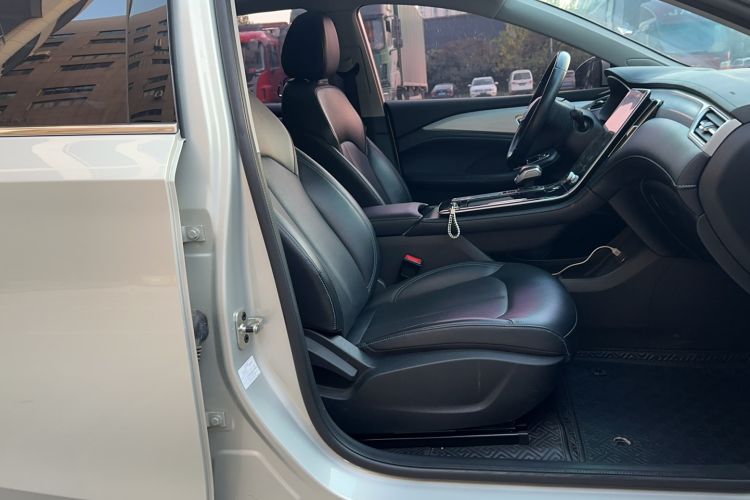 Used Rising ER6 2020 620 km Smart Edition Right Front Seat