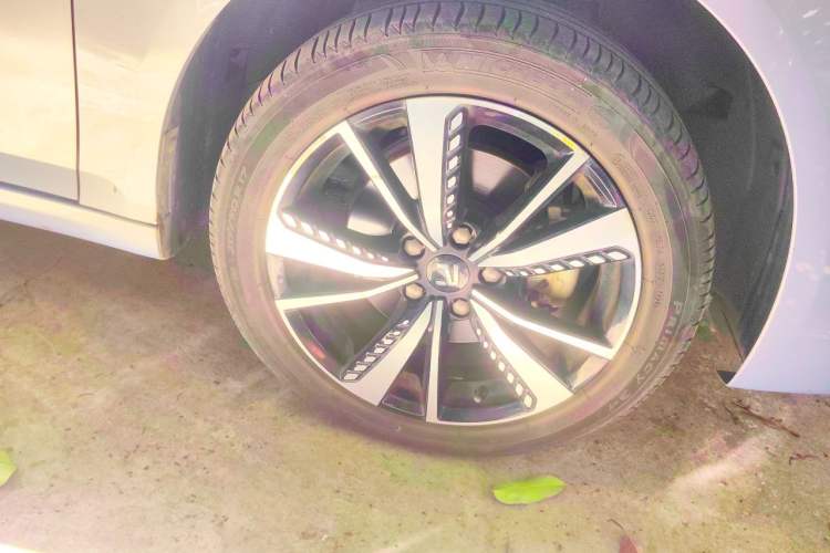 Used Rising ER6 2020 620 km Smart Edition Right Front Wheel Hub