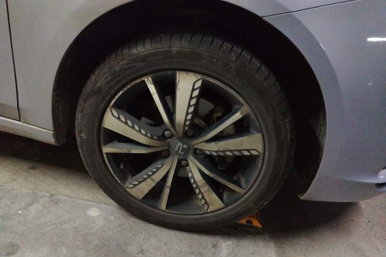 Used Rising ER6 2020 620 km Smart Edition Right Front Wheel Hub