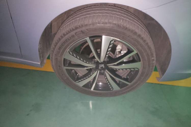 Used Rising ER6 2020 620 km Smart Edition Right Front Wheel Hub