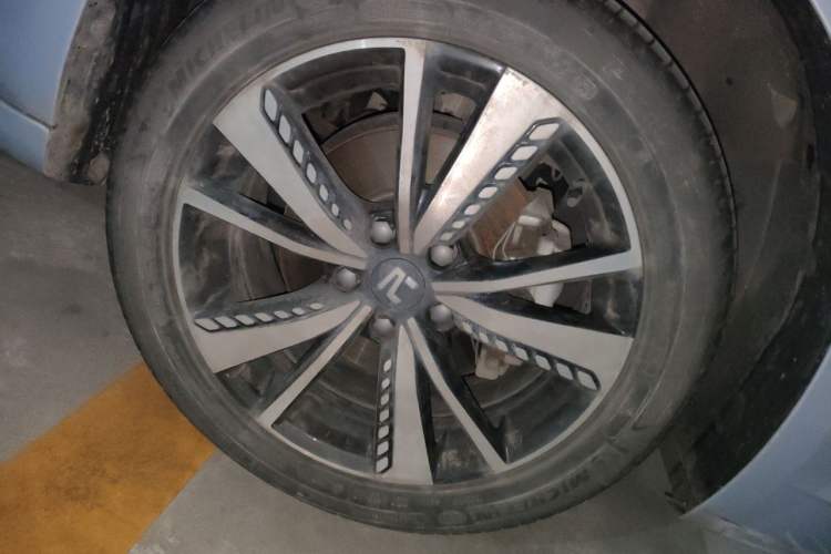 Used Rising ER6 2020 620 km Smart Edition Right Front Wheel Hub