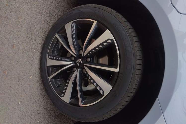 Used Rising ER6 2020 620 km Smart Edition Right Front Wheel Hub