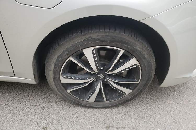 Used Rising ER6 2020 620 km Smart Edition Right Front Wheel Hub