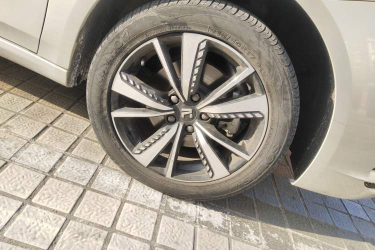 Used Rising ER6 2020 620 km Smart Edition Right Front Wheel Hub