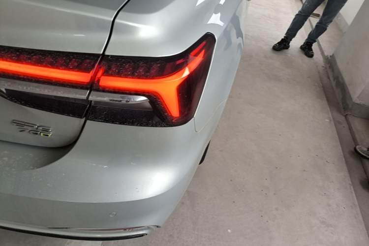 Used Rising ER6 2020 620 km Smart Edition Right Rear Taillight