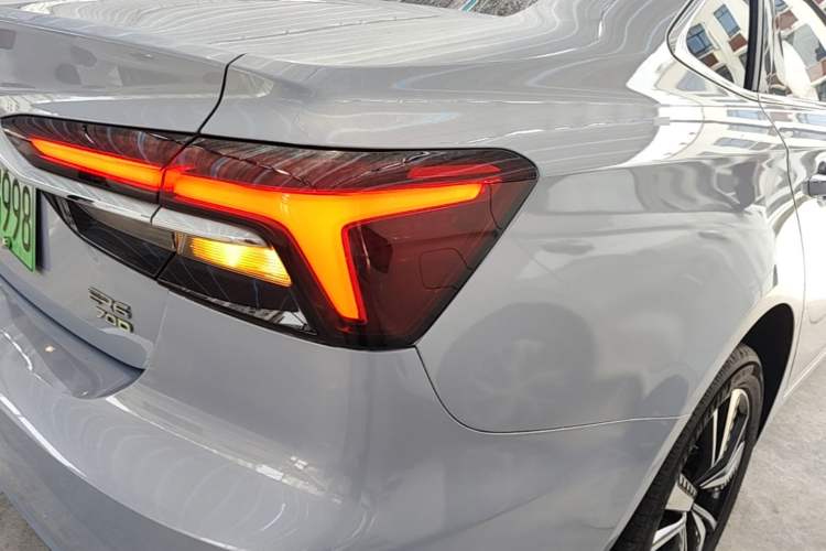 Used Rising ER6 2020 620 km Smart Edition Right Rear Taillight