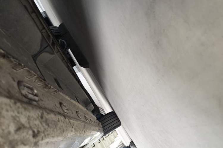 Used Rising ER6 2020 620 km Smart Edition Right Side Sill