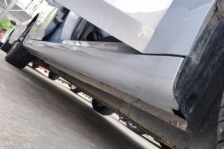 Used Rising ER6 2020 620 km Smart Edition Right Side Sill