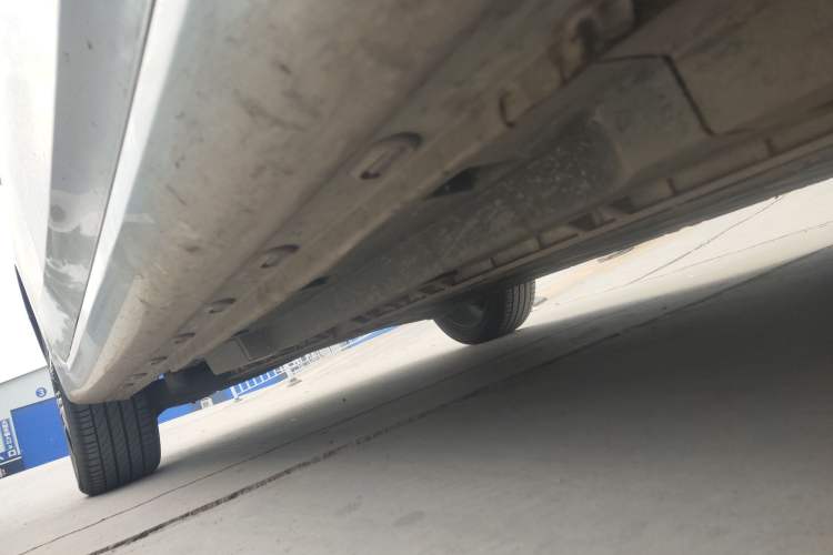 Used Rising ER6 2020 620 km Smart Edition Right Side Sill