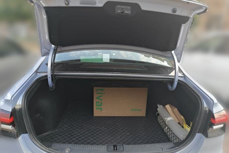 Used Rising ER6 2020 620 km Smart Edition Trunk