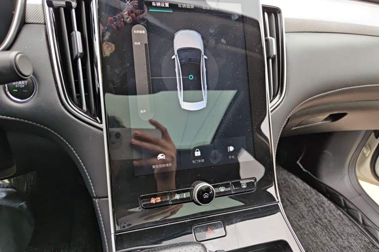 Used Rising ER6 2020 620 km Smart Drive Version Audio And AC Panel