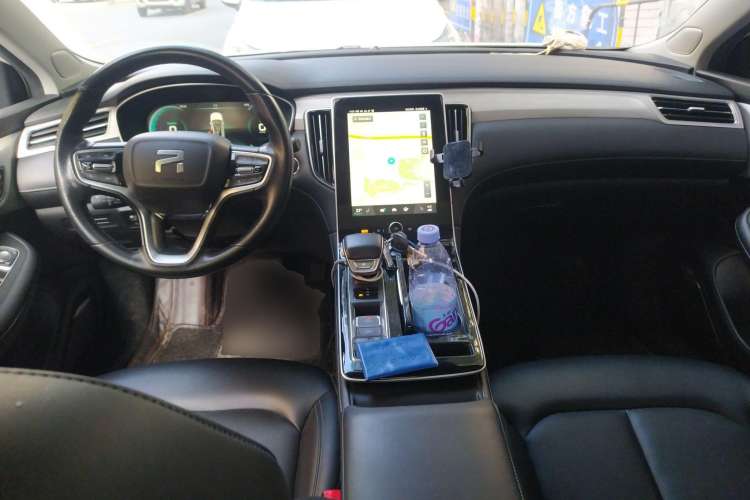 Used Rising ER6 2020 620 km Smart Edition Center Console