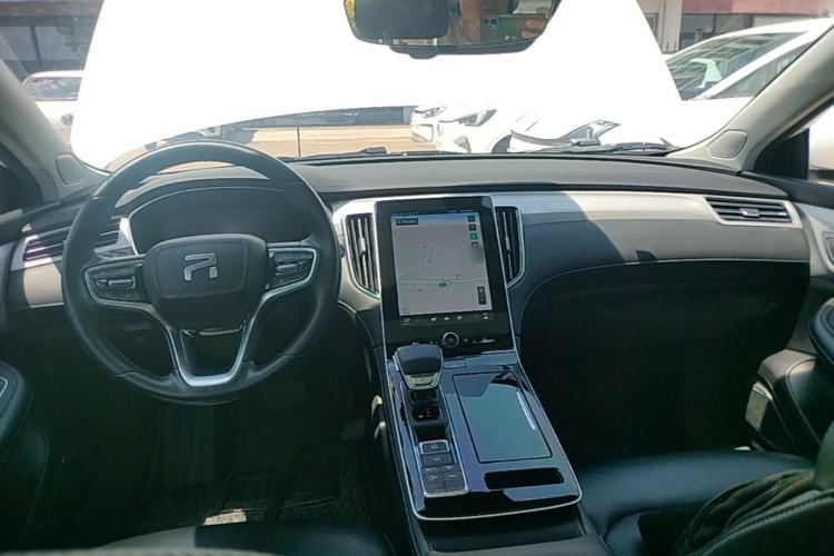 Used Rising ER6 2020 620 km Smart Edition Center Console