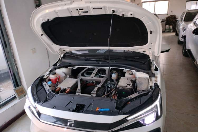 Used Rising ER6 2020 620 km Smart Edition Engine Bay