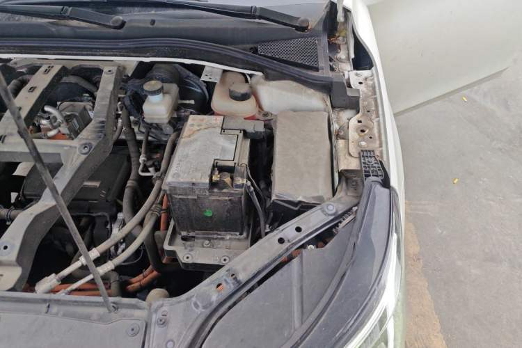 Used Rising ER6 2020 620 km Smart Edition Engine Bay Left
