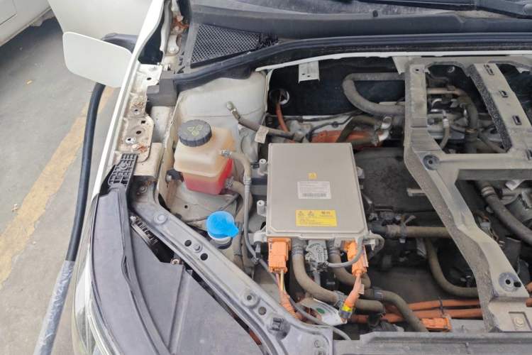 Used Rising ER6 2020 620 km Smart Edition Engine Bay Right