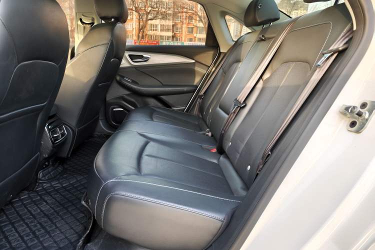 Used Rising ER6 2020 620 km Smart Edition Interior 4