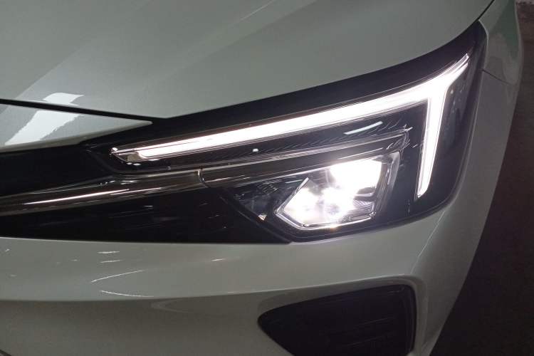 Used Rising ER6 2020 620 km Smart Edition Left Front Headlight
