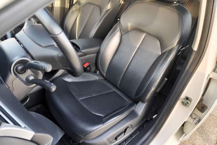 Used Rising ER6 2020 620 km Smart Edition Left Front Seat