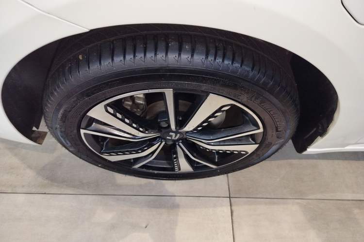 Used Rising ER6 2020 620 km Smart Edition Left Front Wheel Hub
