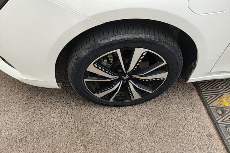 Used Rising ER6 2020 620 km ZhiZun Edition Left Front Wheel Hub