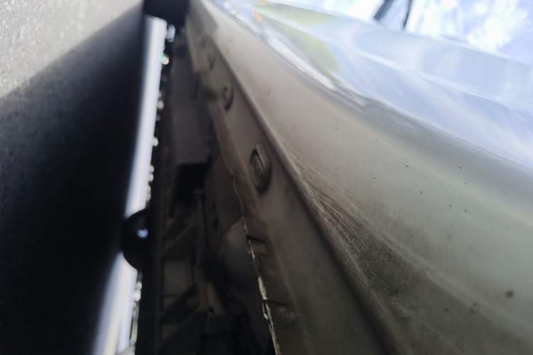 Used Rising ER6 2020 620 km Smart Edition Left Side Sill
