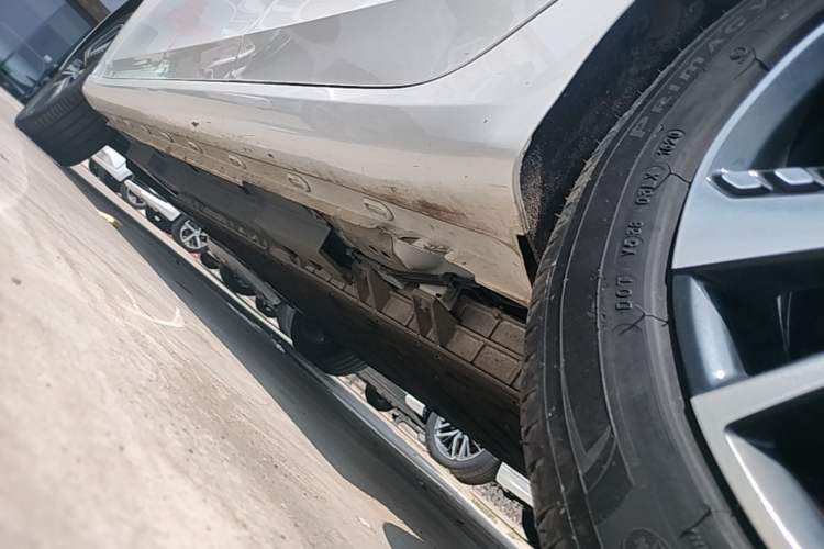 Used Rising ER6 2020 620 km Smart Edition Left Side Sill