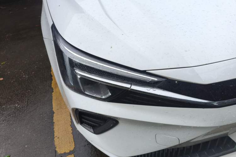 Used Rising ER6 2020 620 km Smart Edition Right Front Headlight