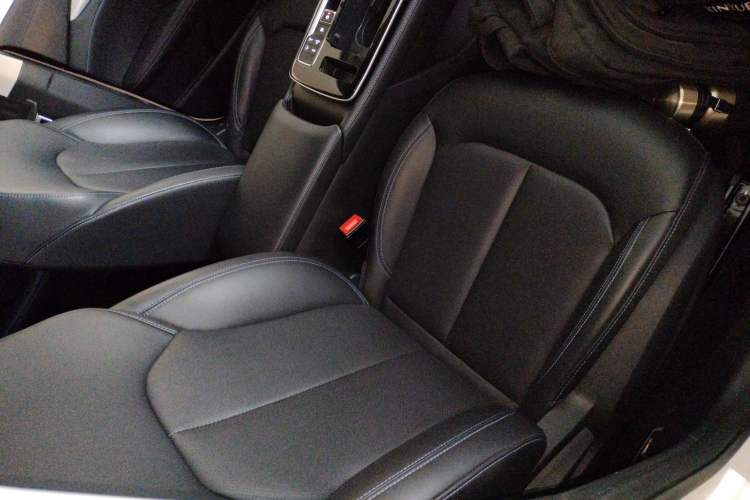 Used Rising ER6 2020 620 km Smart Edition Right Front Seat