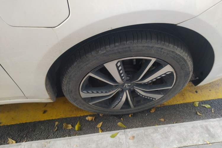 Used Rising ER6 2020 620 km Smart Edition Right Front Wheel Hub