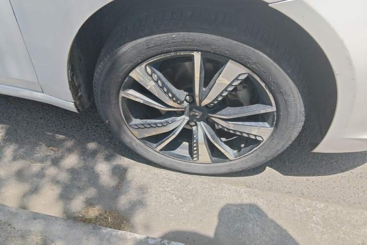 Used Rising ER6 2020 620 km Smart Edition Right Front Wheel Hub
