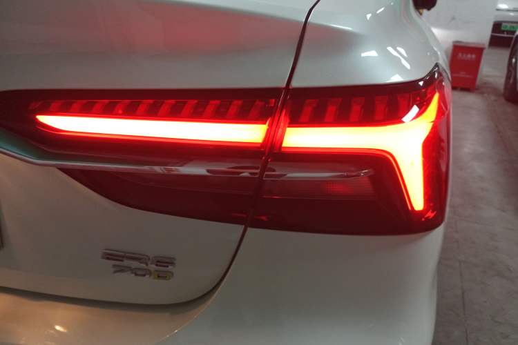 Used Rising ER6 2020 620 km Smart Edition Right Rear Taillight
