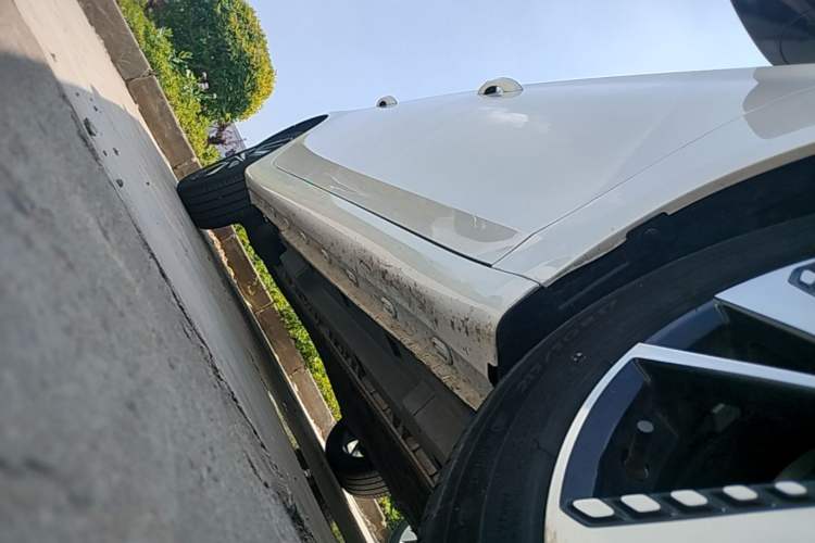 Used Rising ER6 2020 620 km Smart Edition Right Side Sill
