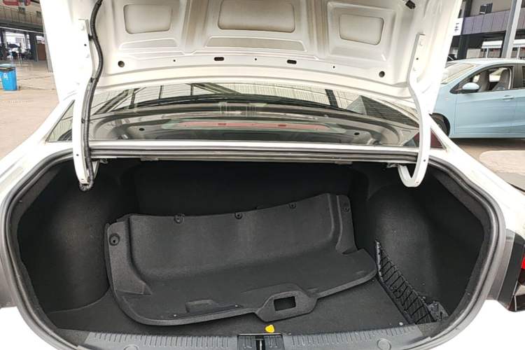 Used Rising ER6 2020 620 km ZhiZun Edition Trunk