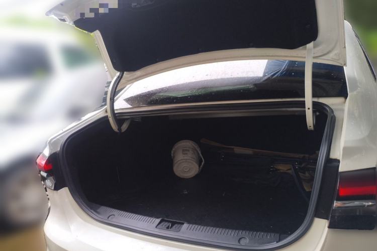 Used Rising ER6 2020 620 km Smart Edition Trunk