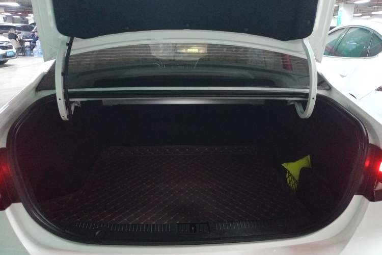 Used Rising ER6 2020 620 km Smart Edition Trunk