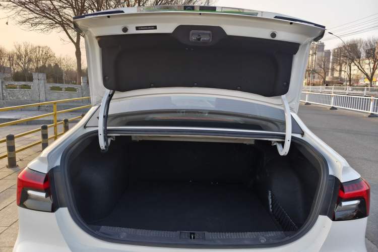 Used Rising ER6 2020 620 km Smart Edition Trunk