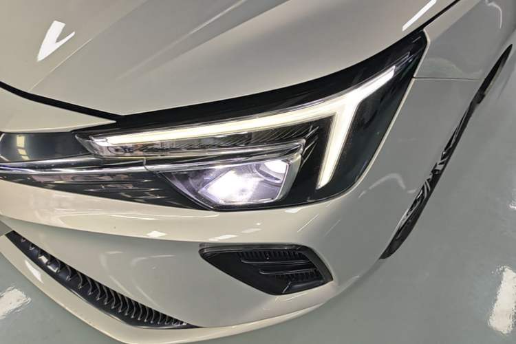 Used Rising ER6 2020 620 km Smart Edition Left Front Headlight