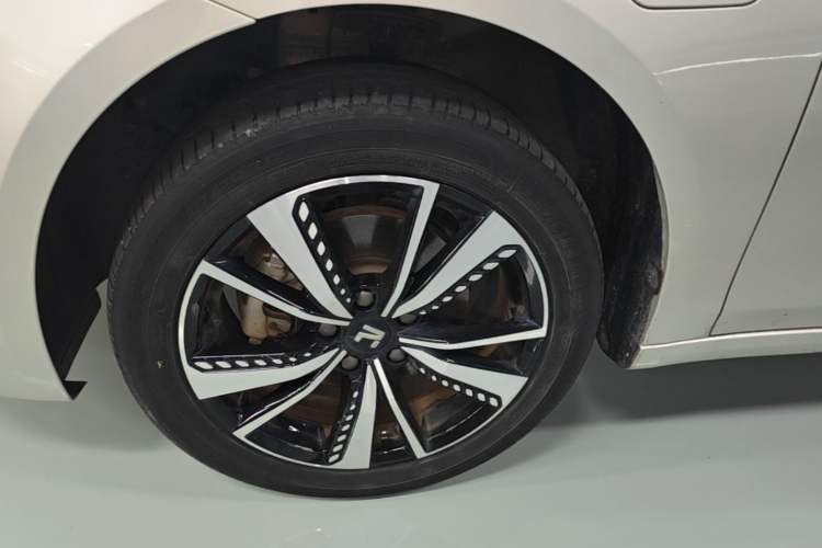 Used Rising ER6 2020 620 km Smart Edition Left Front Wheel Hub