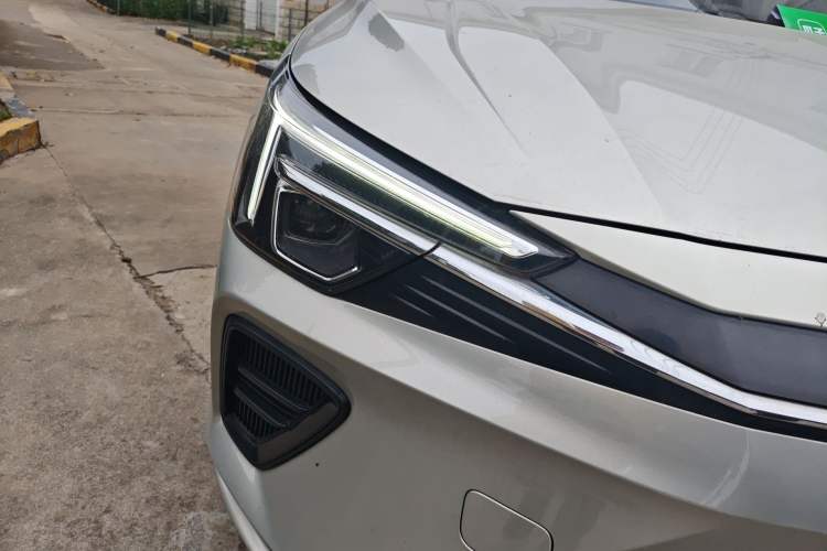 Used Rising ER6 2020 620 km Smart Edition Right Front Headlight